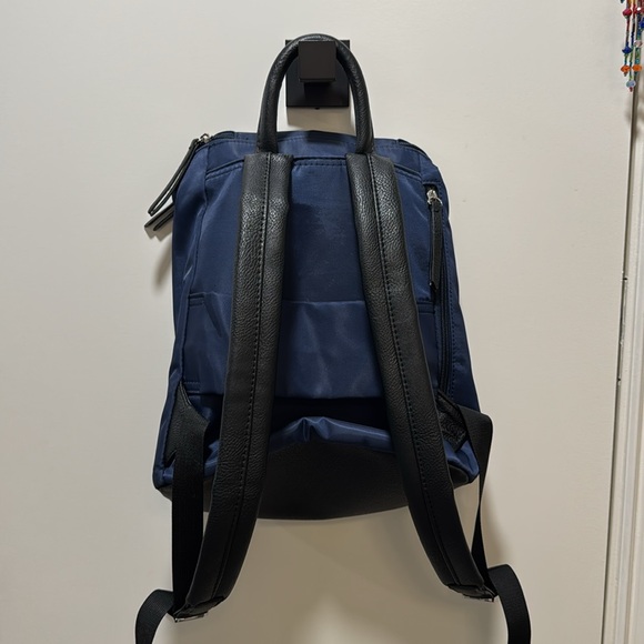 Seven Days Backpack - Picture 4 of 10